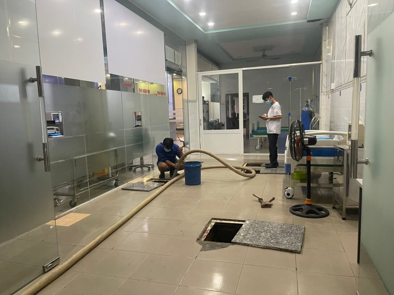 Hút hầm cầu TPHCM - Dịch vụ nhanh chóng, chất lượng, giá rẻ. Liên hệ ngay! - dịch vụ vệ sinh môi trường tphcm Hút Hầm Cầu TPHCM, Hút Hầm Cầu Quận 1, Quận 2, Quận 3, Quận 4, Quận 5, Quận 6, Quận 7, Quận 8, Quận 9, Quận 10, Quận 11, Quận 12, Bình Thạnh, Gò Vấp, Thủ Đức, Tân Bình, Tân Phú, Phú Nhuận, Bình Tân, Gần Đây: Giải Pháp Vệ Sinh Môi Trường Toàn Diện